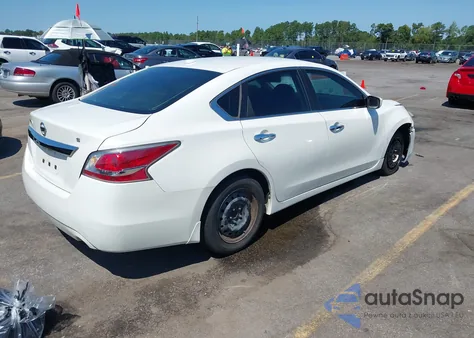 2015 Nissan Altima 2.5 S z USA, uszkodzony, nr VIN 1N4AL3AP3FC100860
